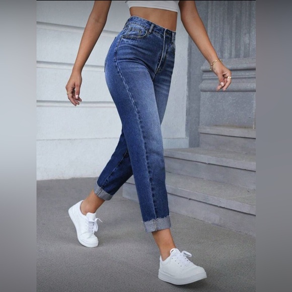 Curvy High Rise Jeans Women’s Size L 8/10 Dark Wash Cropped Raw Hem Cuffed - Picture 2 of 9